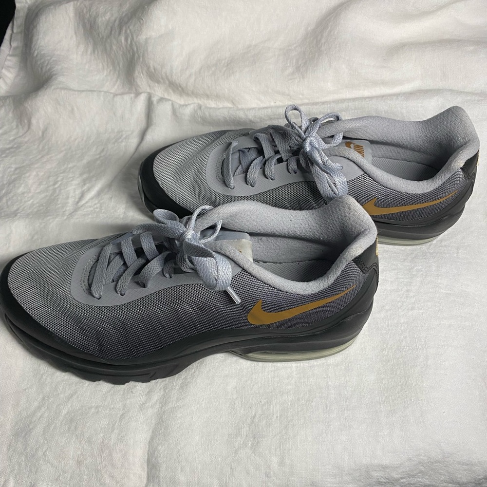 Nike 749862-070 Air Max Invigor Gray Lace-Up Running Shoes Women's